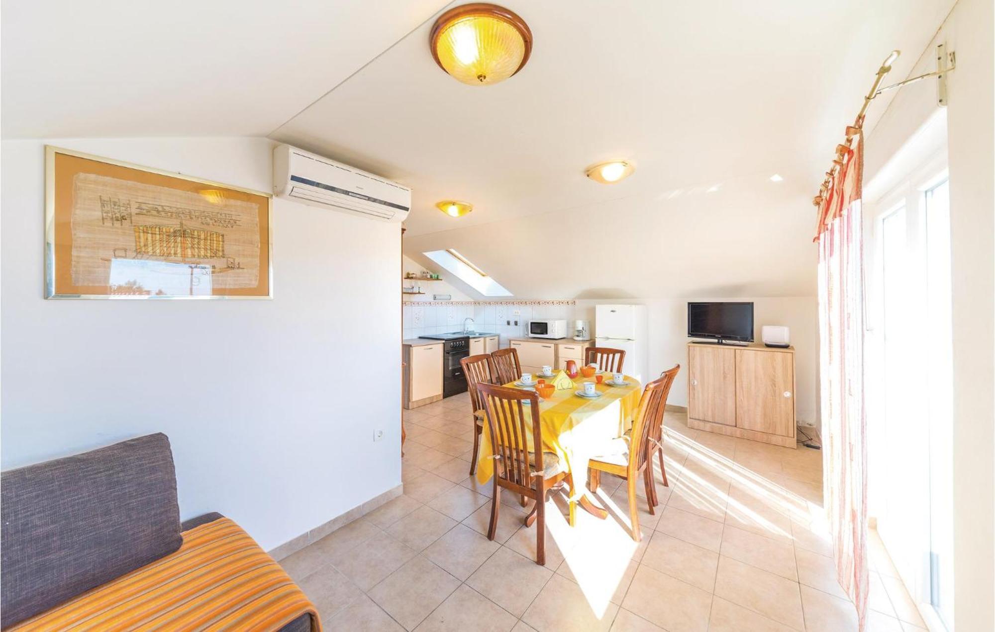 Gorgeous Apartment In Seget Vranjica Exterior foto