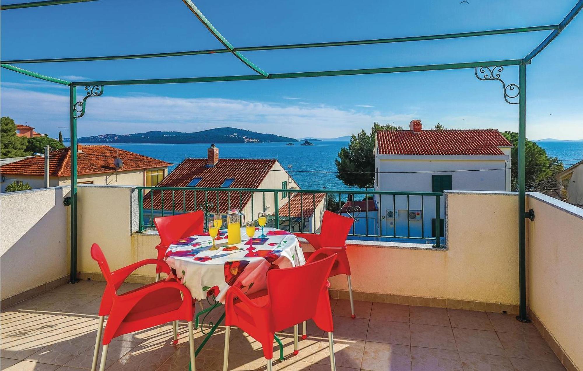 Gorgeous Apartment In Seget Vranjica Exterior foto
